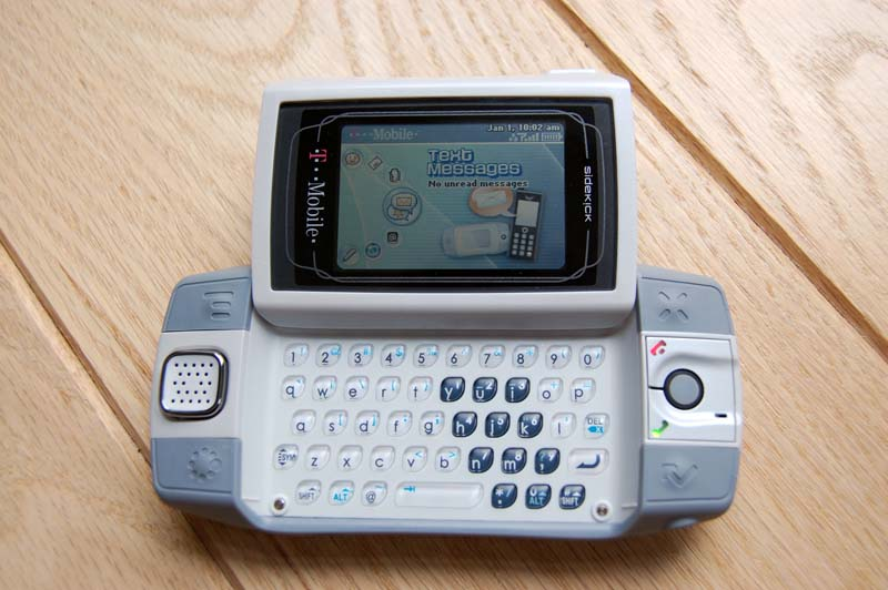 Illustration for article titled Unboxed: Our Shots of the Sidekick iD